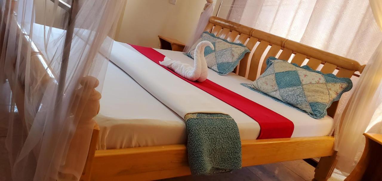 La Feve Beach Bed And Breakfast Entebbe Exteriör bild