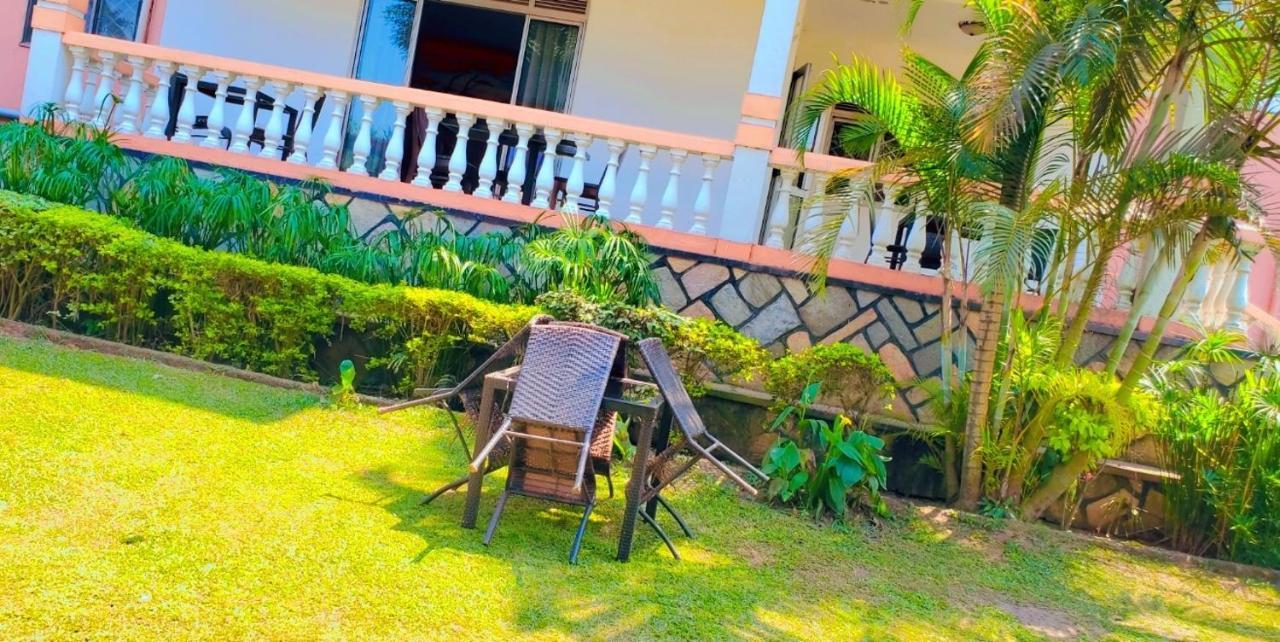 La Feve Beach Bed And Breakfast Entebbe Exteriör bild