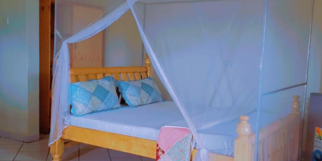 La Feve Beach Bed And Breakfast Entebbe Exteriör bild