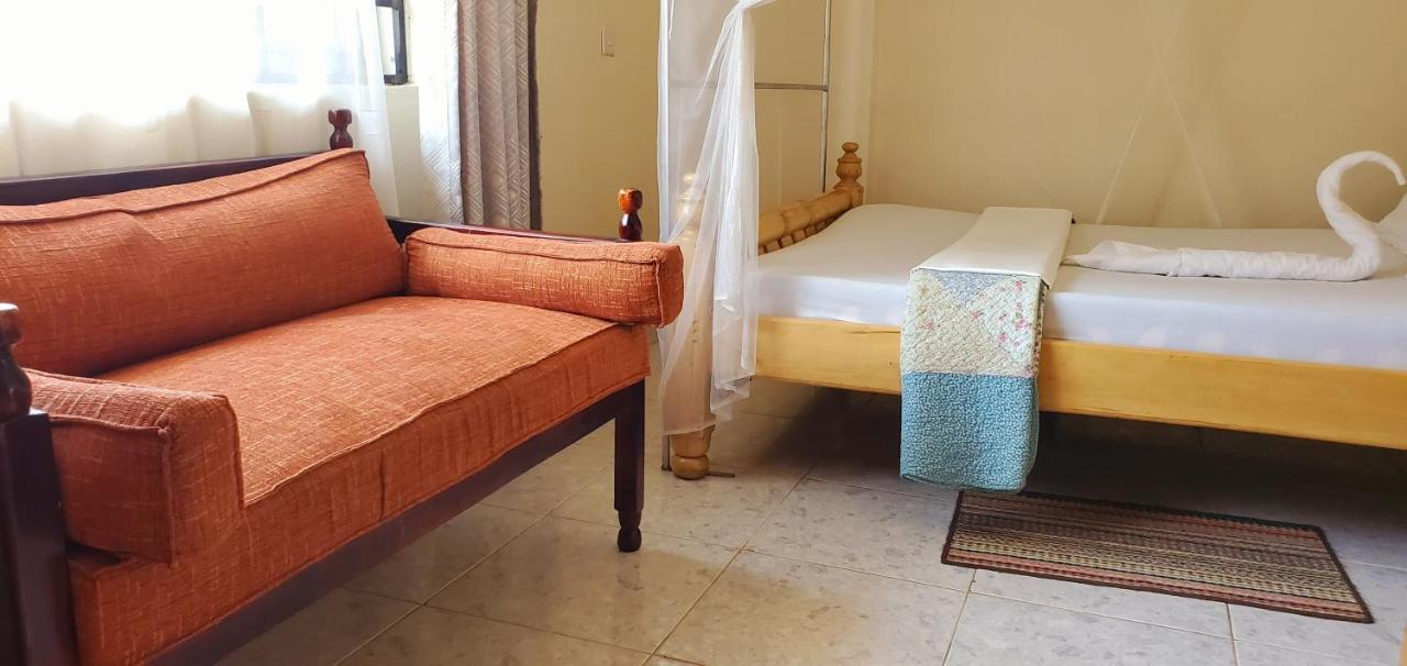 La Feve Beach Bed And Breakfast Entebbe Exteriör bild