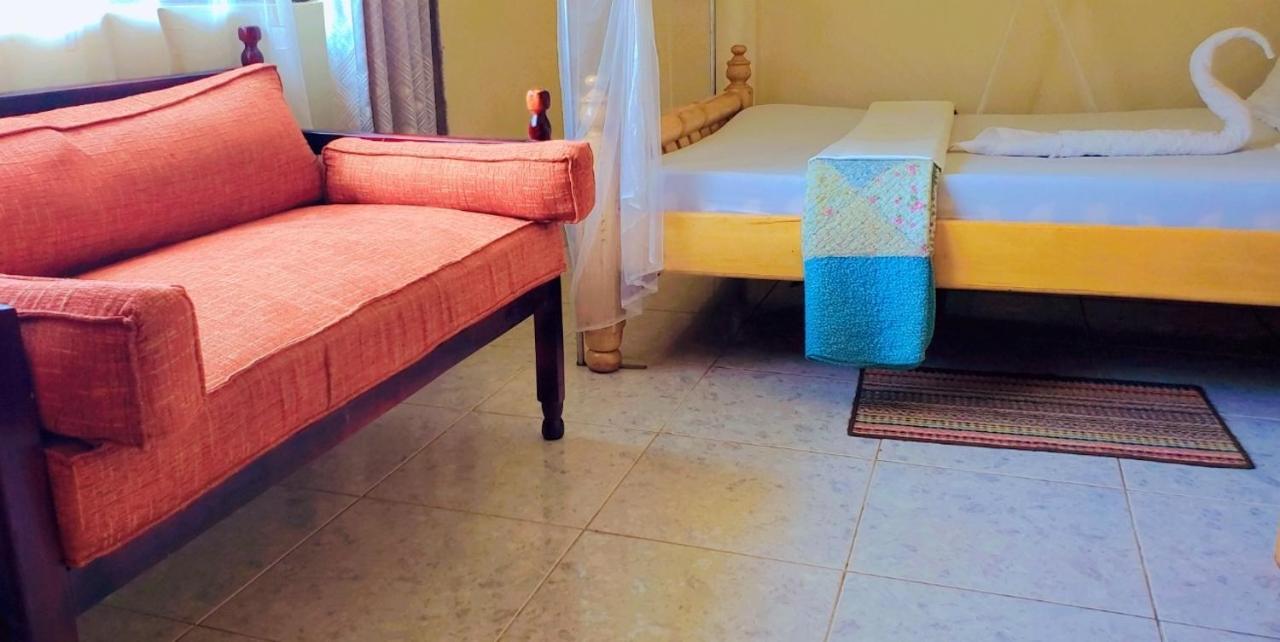 La Feve Beach Bed And Breakfast Entebbe Exteriör bild