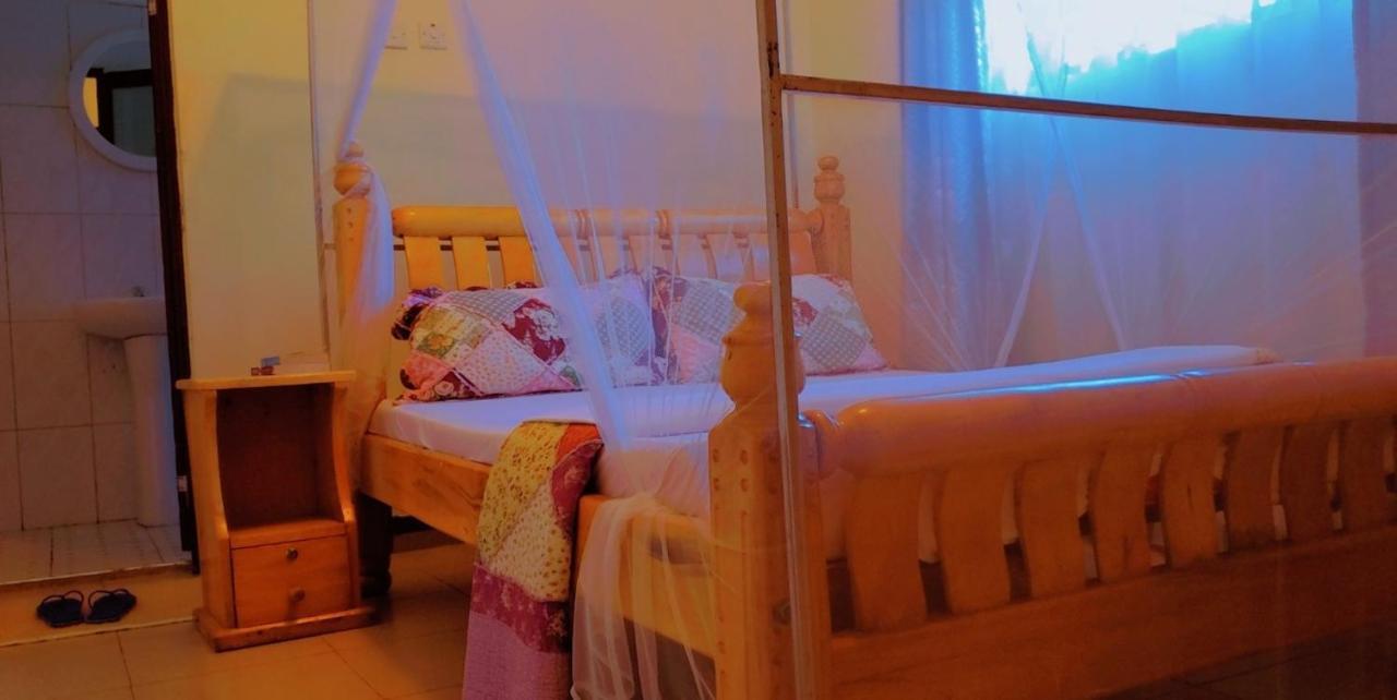 La Feve Beach Bed And Breakfast Entebbe Exteriör bild