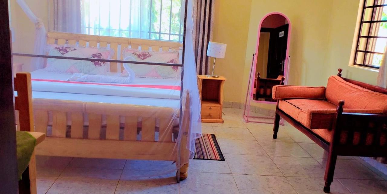 La Feve Beach Bed And Breakfast Entebbe Exteriör bild