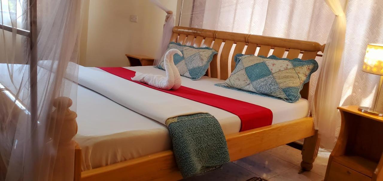 La Feve Beach Bed And Breakfast Entebbe Exteriör bild