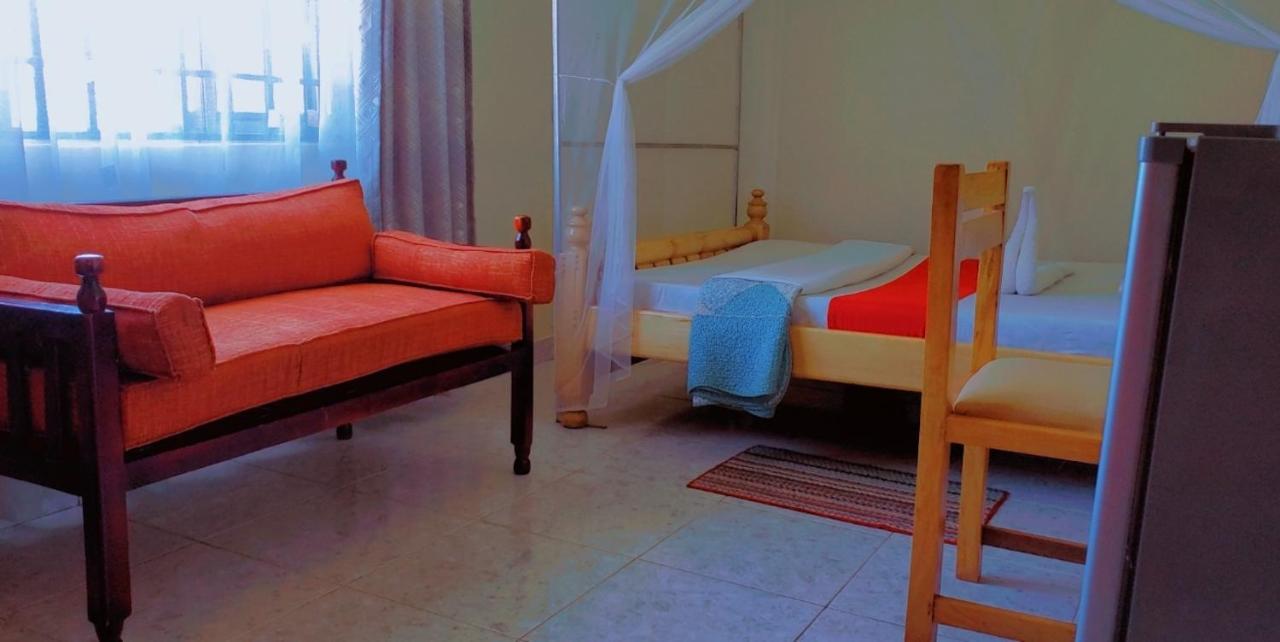 La Feve Beach Bed And Breakfast Entebbe Exteriör bild
