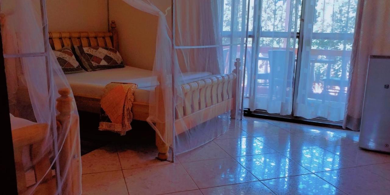 La Feve Beach Bed And Breakfast Entebbe Exteriör bild