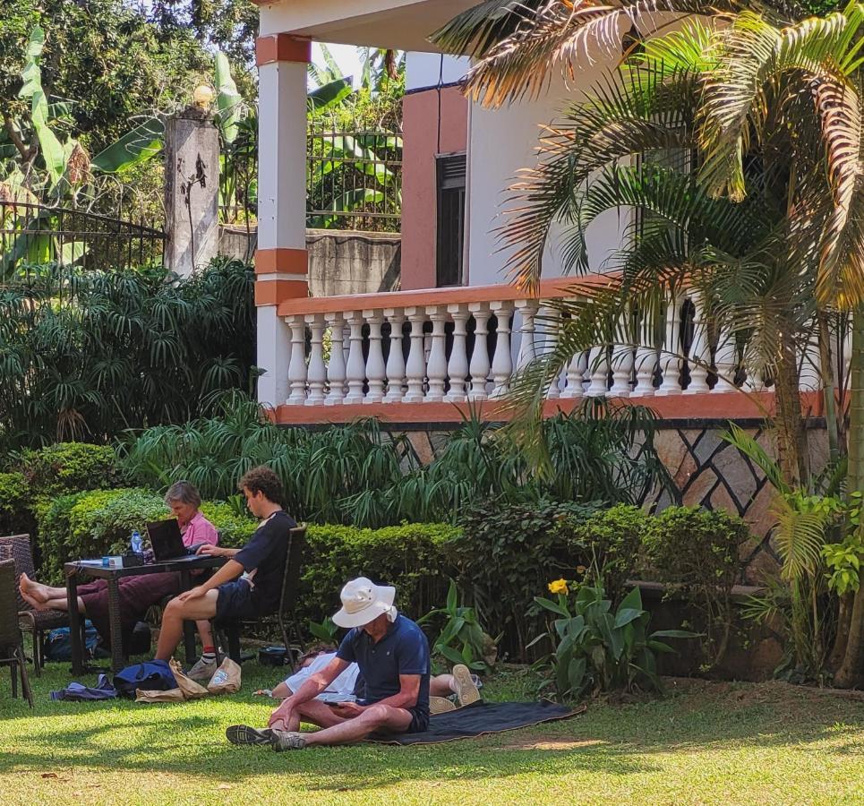 La Feve Beach Bed And Breakfast Entebbe Exteriör bild